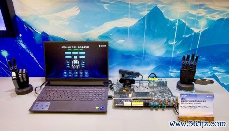 配资操作 黑芝麻智能、NESINEXT、傅利叶三方携手，C1200家族芯片驱动“灵巧手”智能硬件亮相CES 2025